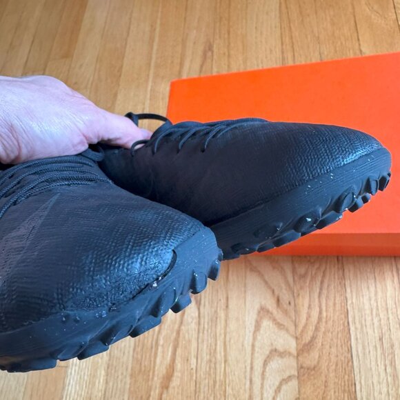 Nike turf soccer shoes - Picture 4 of 4